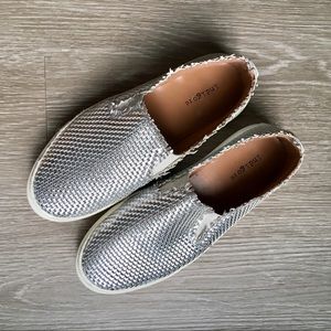 ⭐️ Indigo Rd. Kicky Silver Woven Slip-On Sneakers Size 7.5 ⭐️